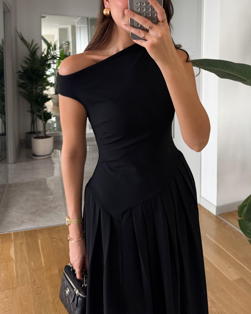 Elegant Shoulder Pleated Dress